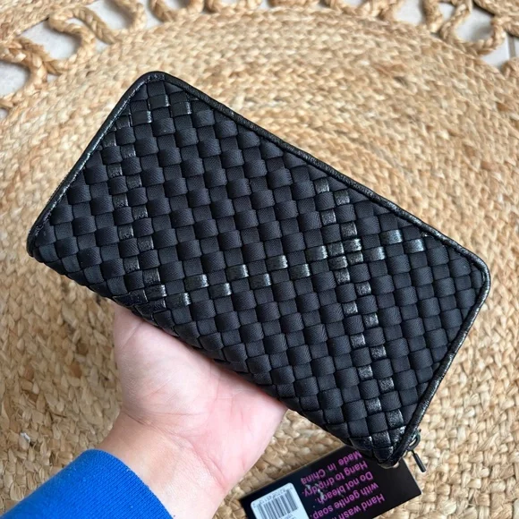 Haute Shore Noir Woven Wallet - Picture 3 of 5